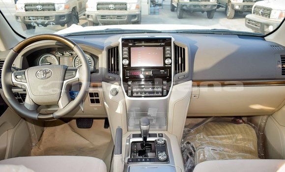 Buy Import Toyota Land Cruiser White Car in Import - Dubai in Abhasia Buy Import Toyota Land Cruiser White Car in Import - Dubai in Abhasia