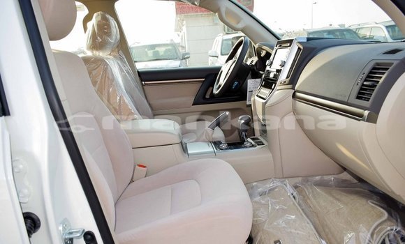 Buy Import Toyota Land Cruiser White Car in Import - Dubai in Abhasia Buy Import Toyota Land Cruiser White Car in Import - Dubai in Abhasia