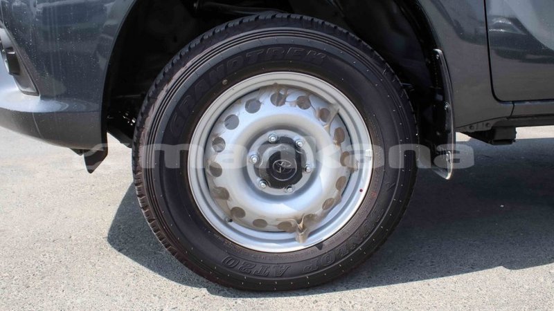 Big with watermark toyota hilux abhasia import dubai 2939