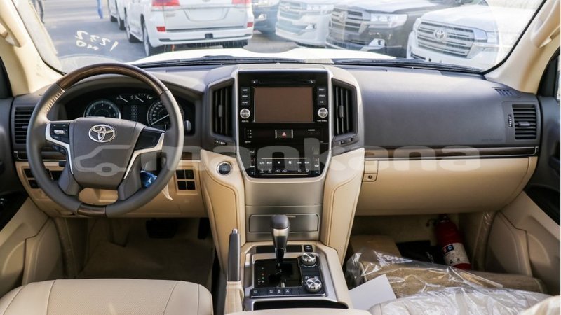 Big with watermark toyota land cruiser abhasia import dubai 2941