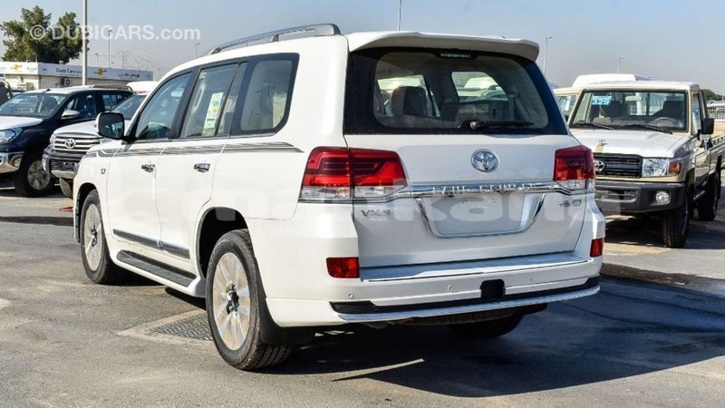 Big with watermark toyota land cruiser abhasia import dubai 2942