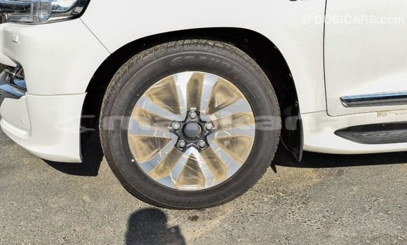 Buy Import Toyota Land Cruiser White Car in Import - Dubai in Abhasia Buy Import Toyota Land Cruiser White Car in Import - Dubai in Abhasia