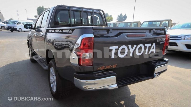 Big with watermark toyota hilux abhasia import dubai 2946