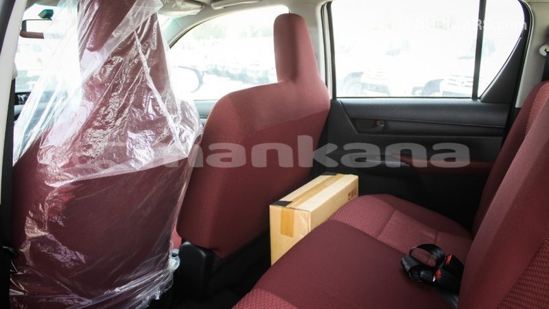 Big with watermark toyota hilux abhasia import dubai 2947