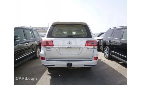 Buy Import Toyota Land Cruiser White Car in Import - Dubai in Abhasia Buy Import Toyota Land Cruiser White Car in Import - Dubai in Abhasia