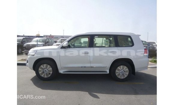 Buy Import Toyota Land Cruiser White Car in Import - Dubai in Abhasia Buy Import Toyota Land Cruiser White Car in Import - Dubai in Abhasia