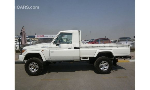 Buy Import Toyota Land Cruiser White Car in Import - Dubai in Abhasia Buy Import Toyota Land Cruiser White Car in Import - Dubai in Abhasia