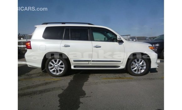 Buy Import Toyota Land Cruiser White Car in Import - Dubai in Abhasia Buy Import Toyota Land Cruiser White Car in Import - Dubai in Abhasia