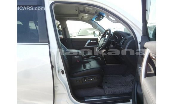 Buy Import Toyota Land Cruiser White Car in Import - Dubai in Abhasia Buy Import Toyota Land Cruiser White Car in Import - Dubai in Abhasia