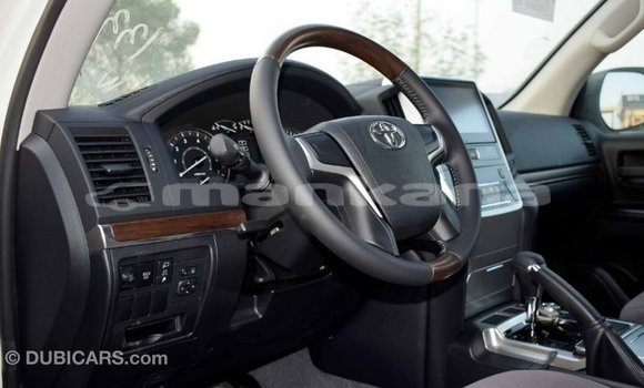 Buy Import Toyota Land Cruiser White Car in Import - Dubai in Abhasia Buy Import Toyota Land Cruiser White Car in Import - Dubai in Abhasia
