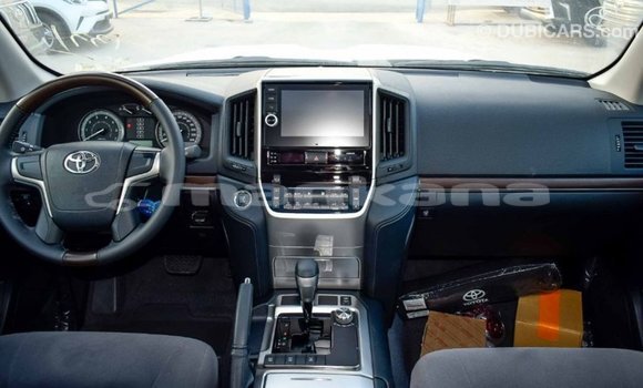 Buy Import Toyota Land Cruiser White Car in Import - Dubai in Abhasia Buy Import Toyota Land Cruiser White Car in Import - Dubai in Abhasia