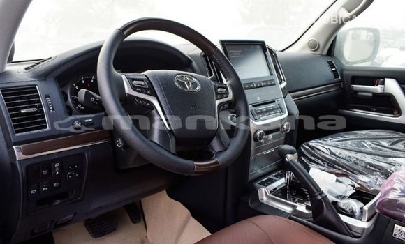Buy Import Toyota Land Cruiser White Car in Import - Dubai in Abhasia Buy Import Toyota Land Cruiser White Car in Import - Dubai in Abhasia