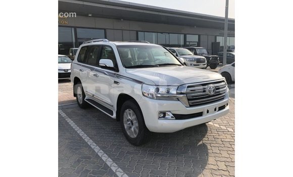 Buy Import Toyota Land Cruiser White Car in Import - Dubai in Abhasia Buy Import Toyota Land Cruiser White Car in Import - Dubai in Abhasia