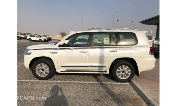Buy Import Toyota Land Cruiser White Car in Import - Dubai in Abhasia Buy Import Toyota Land Cruiser White Car in Import - Dubai in Abhasia