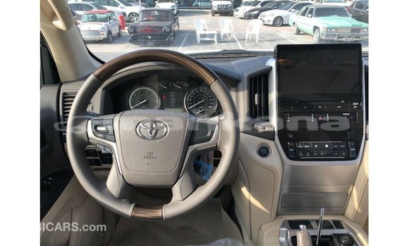 Buy Import Toyota Land Cruiser White Car in Import - Dubai in Abhasia Buy Import Toyota Land Cruiser White Car in Import - Dubai in Abhasia