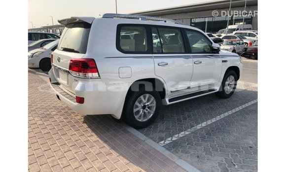 Buy Import Toyota Land Cruiser White Car in Import - Dubai in Abhasia Buy Import Toyota Land Cruiser White Car in Import - Dubai in Abhasia