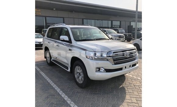Buy Import Toyota Land Cruiser White Car in Import - Dubai in Abhasia Buy Import Toyota Land Cruiser White Car in Import - Dubai in Abhasia