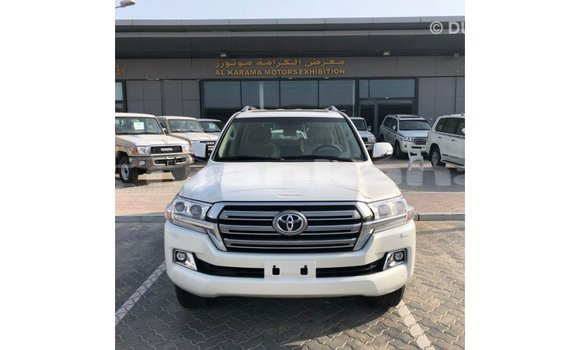 Buy Import Toyota Land Cruiser White Car in Import - Dubai in Abhasia Buy Import Toyota Land Cruiser White Car in Import - Dubai in Abhasia