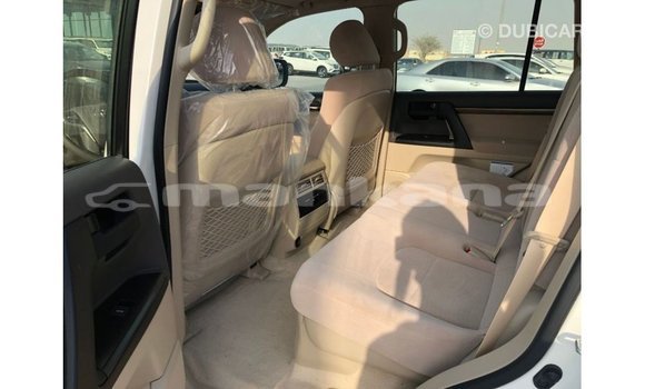 Buy Import Toyota Land Cruiser White Car in Import - Dubai in Abhasia Buy Import Toyota Land Cruiser White Car in Import - Dubai in Abhasia