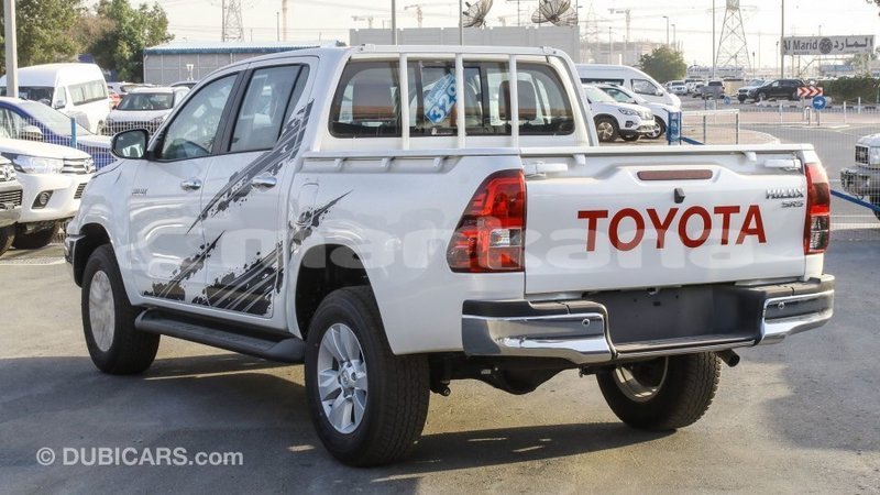 Big with watermark toyota hilux abhasia import dubai 3064