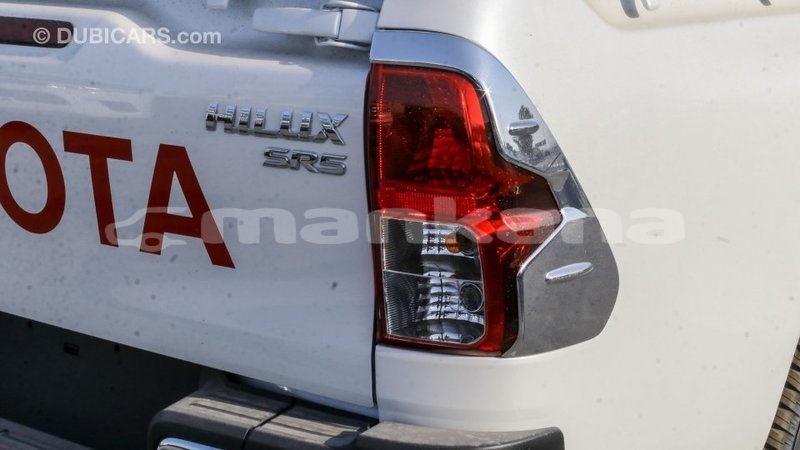 Big with watermark toyota hilux abhasia import dubai 3068