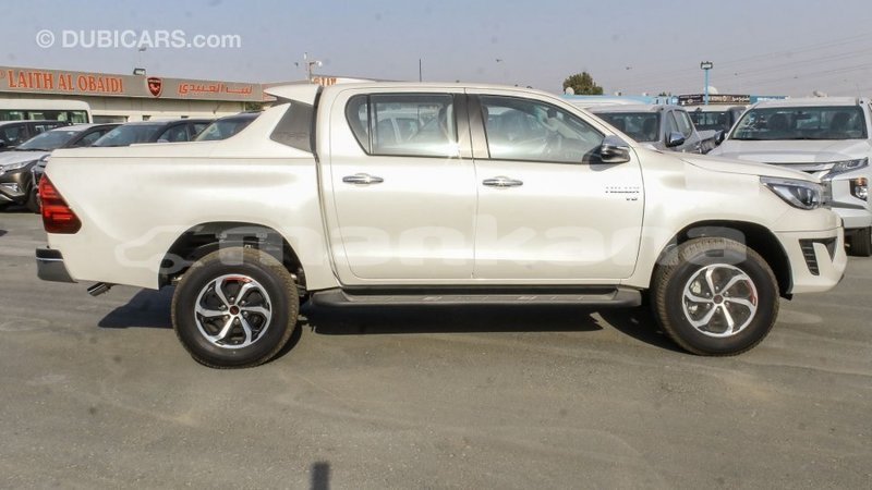 Big with watermark toyota hilux abhasia import dubai 3071