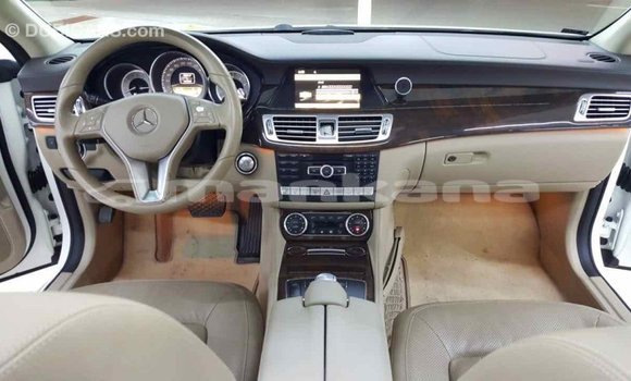 Buy Import Mercedes-Benz 190 (W201) White Car in Import - Dubai in Abhasia Buy Import Mercedes-Benz 190 (W201) White Car in Import - Dubai in Abhasia
