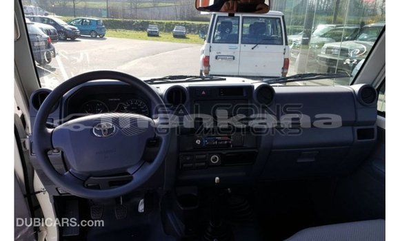 Buy Import Toyota Land Cruiser White Car in Import - Dubai in Abhasia Buy Import Toyota Land Cruiser White Car in Import - Dubai in Abhasia