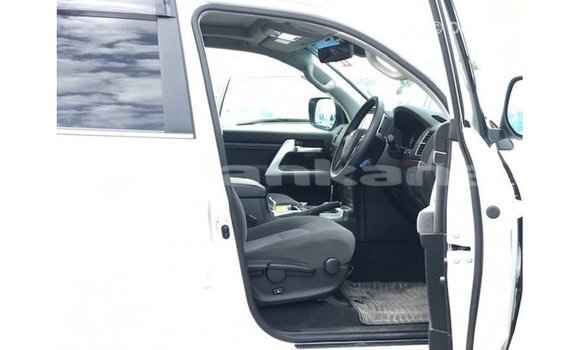 Buy Import Toyota Land Cruiser White Car in Import - Dubai in Abhasia Buy Import Toyota Land Cruiser White Car in Import - Dubai in Abhasia