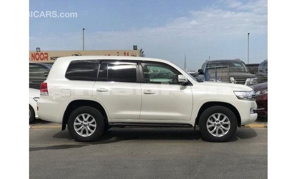 Buy Import Toyota Land Cruiser White Car in Import - Dubai in Abhasia Buy Import Toyota Land Cruiser White Car in Import - Dubai in Abhasia