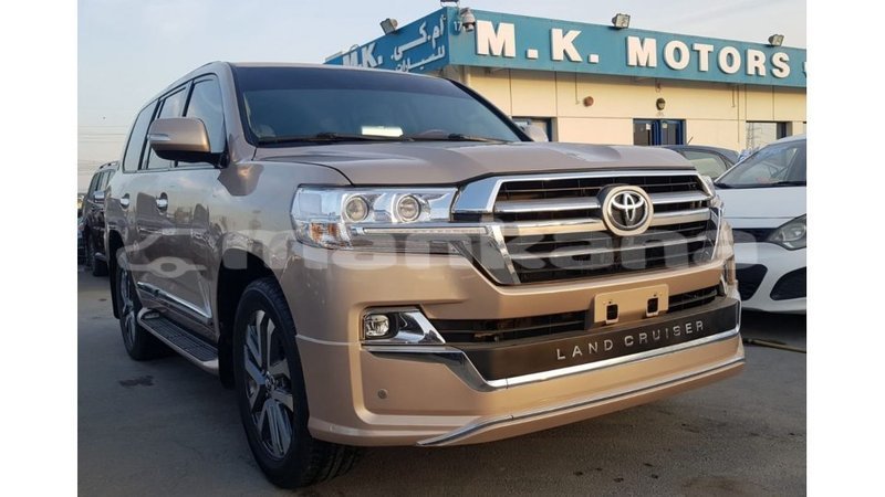 Big with watermark toyota land cruiser abhasia import dubai 3150