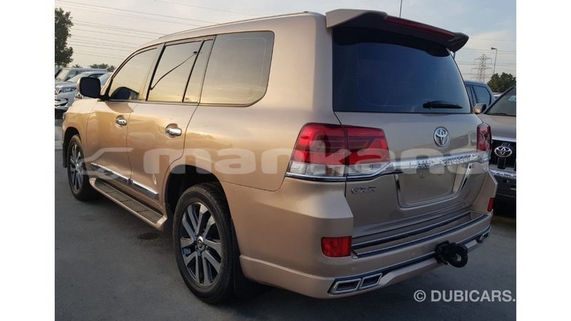 Big with watermark toyota land cruiser abhasia import dubai 3150