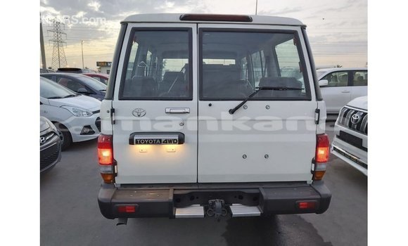 Buy Import Toyota Land Cruiser White Car in Import - Dubai in Abhasia Buy Import Toyota Land Cruiser White Car in Import - Dubai in Abhasia