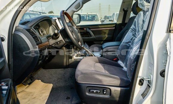 Buy Import Toyota Land Cruiser White Car in Import - Dubai in Abhasia Buy Import Toyota Land Cruiser White Car in Import - Dubai in Abhasia