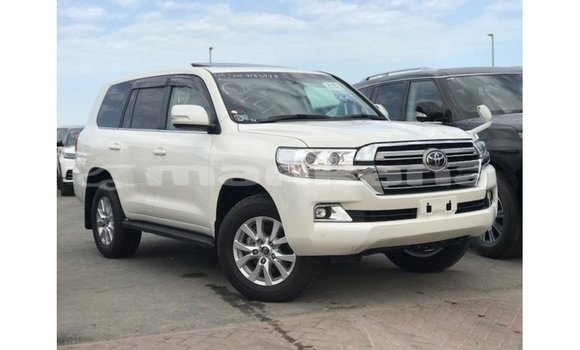 Buy Import Toyota Land Cruiser White Car in Import - Dubai in Abhasia Buy Import Toyota Land Cruiser White Car in Import - Dubai in Abhasia
