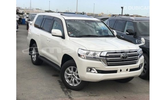 Buy Import Toyota Land Cruiser White Car in Import - Dubai in Abhasia Buy Import Toyota Land Cruiser White Car in Import - Dubai in Abhasia