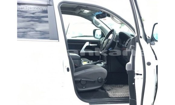 Buy Import Toyota Land Cruiser White Car in Import - Dubai in Abhasia Buy Import Toyota Land Cruiser White Car in Import - Dubai in Abhasia