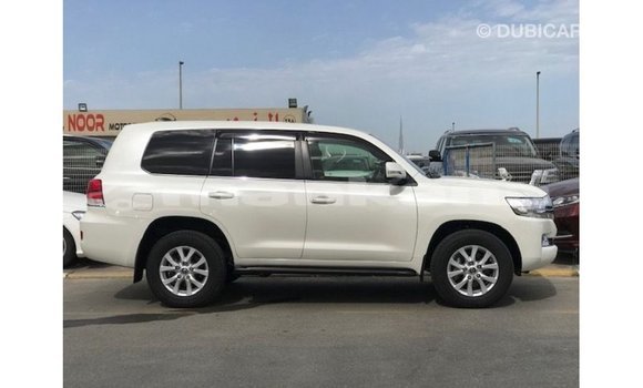 Buy Import Toyota Land Cruiser White Car in Import - Dubai in Abhasia Buy Import Toyota Land Cruiser White Car in Import - Dubai in Abhasia