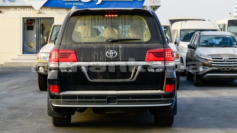 Big with watermark toyota land cruiser abhasia import dubai 3174