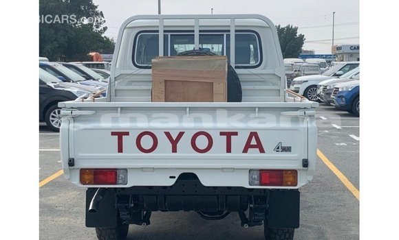 Buy Import Toyota Land Cruiser White Car in Import - Dubai in Abhasia Buy Import Toyota Land Cruiser White Car in Import - Dubai in Abhasia