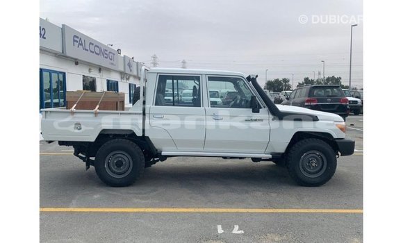 Buy Import Toyota Land Cruiser White Car in Import - Dubai in Abhasia Buy Import Toyota Land Cruiser White Car in Import - Dubai in Abhasia