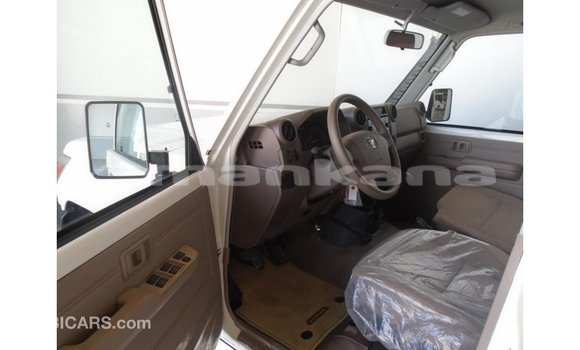 Buy Import Toyota Land Cruiser White Car in Import - Dubai in Abhasia Buy Import Toyota Land Cruiser White Car in Import - Dubai in Abhasia