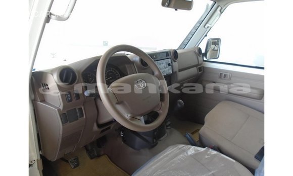 Buy Import Toyota Land Cruiser White Car in Import - Dubai in Abhasia Buy Import Toyota Land Cruiser White Car in Import - Dubai in Abhasia