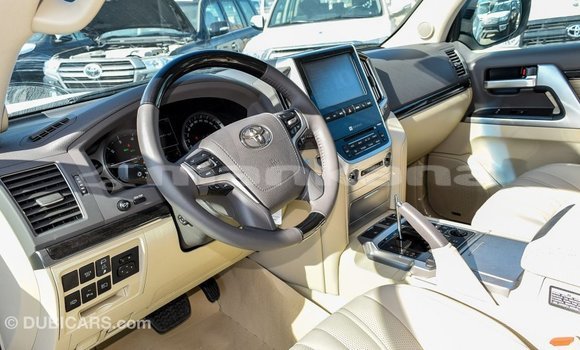 Buy Import Toyota Land Cruiser White Car in Import - Dubai in Abhasia Buy Import Toyota Land Cruiser White Car in Import - Dubai in Abhasia
