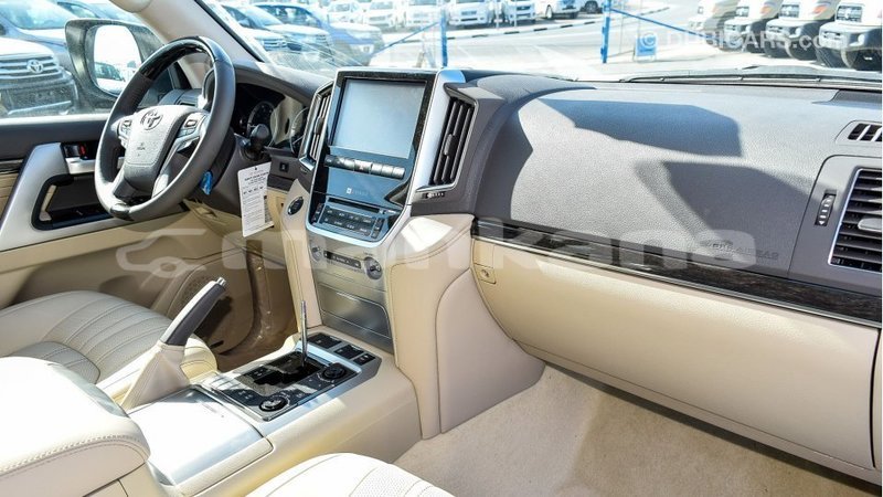 Big with watermark toyota land cruiser abhasia import dubai 3208