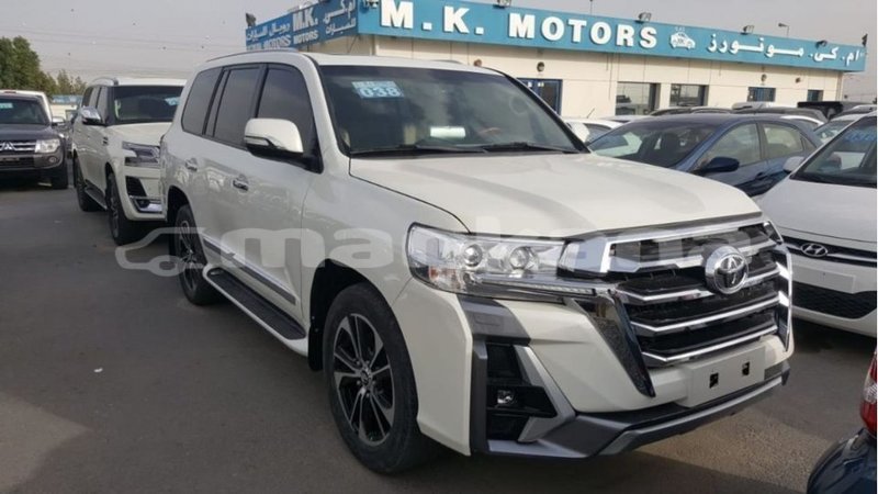 Big with watermark toyota land cruiser abhasia import dubai 3210