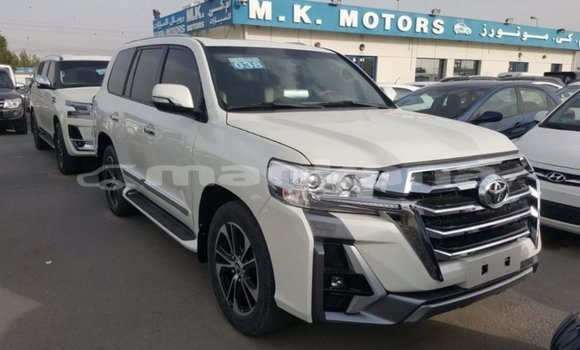 Buy Import Toyota Land Cruiser White Car in Import - Dubai in Abhasia Buy Import Toyota Land Cruiser White Car in Import - Dubai in Abhasia