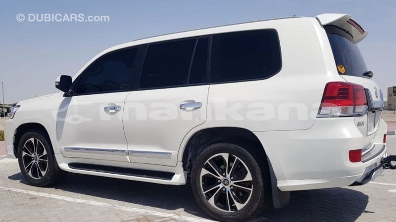 Big with watermark toyota land cruiser abhasia import dubai 3210
