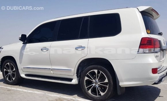 Buy Import Toyota Land Cruiser White Car in Import - Dubai in Abhasia Buy Import Toyota Land Cruiser White Car in Import - Dubai in Abhasia