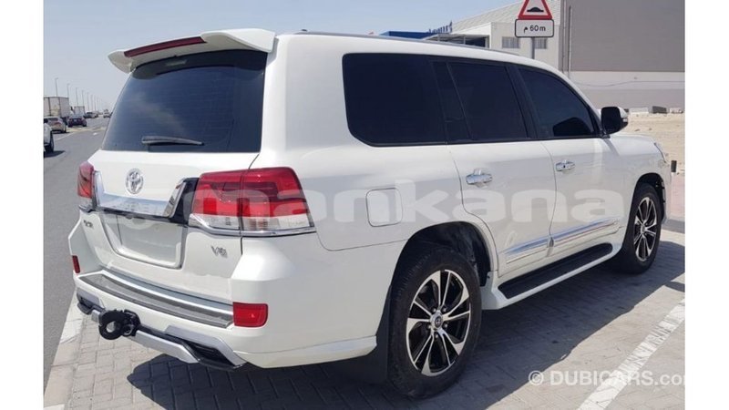 Big with watermark toyota land cruiser abhasia import dubai 3210